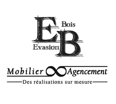 Atelier de menuiserie avec outils et bois